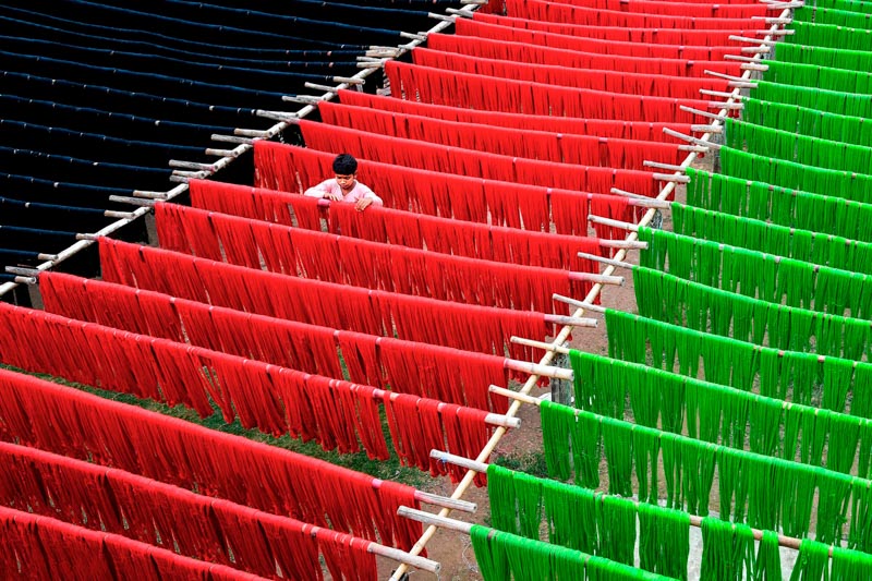 Drying colouring threads