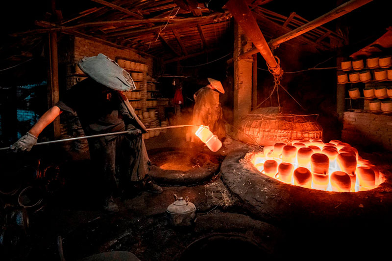 Black pottery firing 1