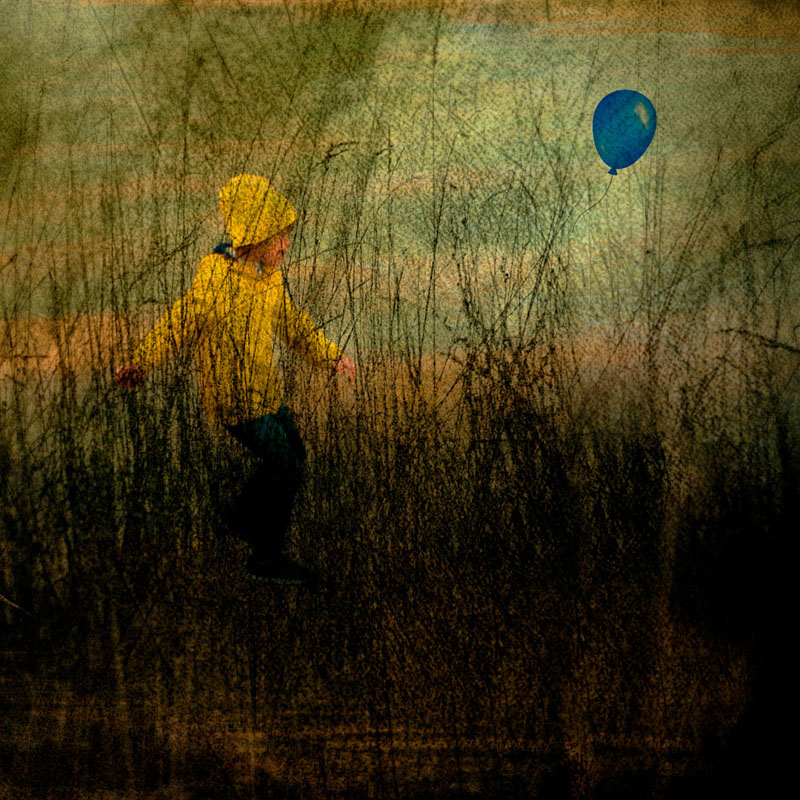 L'enfant et le balon bleu .