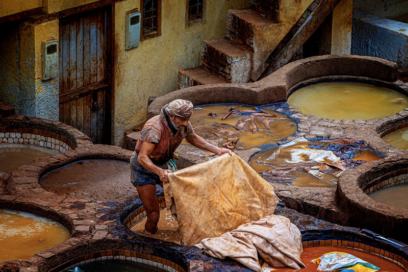 Leather dyeing workshop