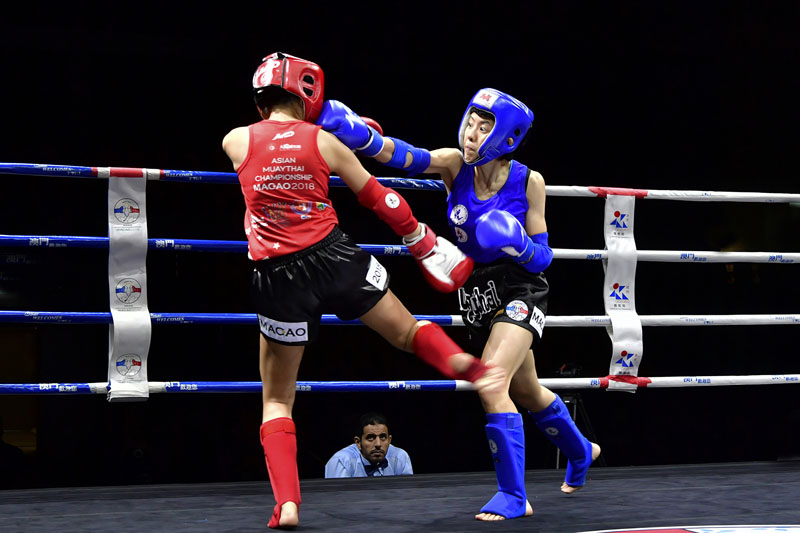 Women thai boxing