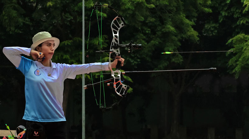 Three-string archery competition